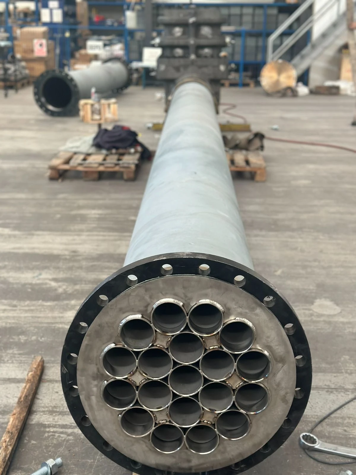 Meter tube with tube bundle fitted