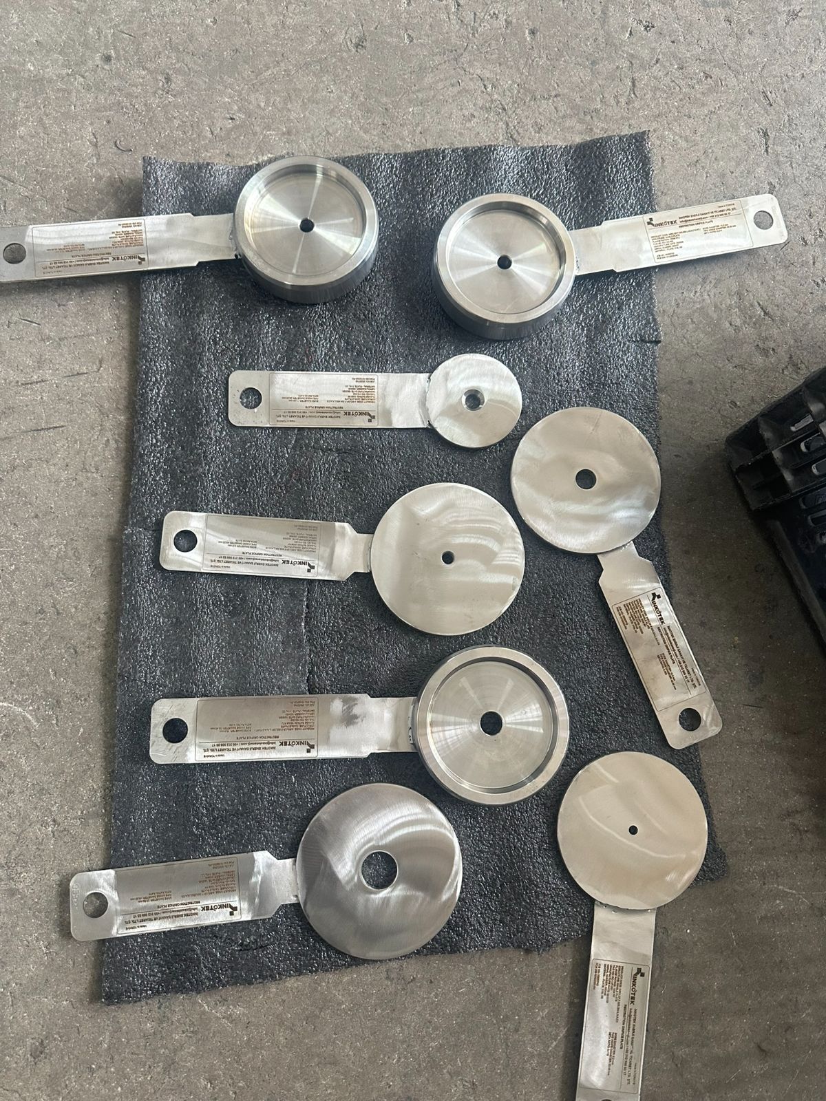 Restriction orifice plates with tag handles