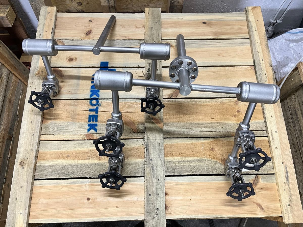 Averaging pitot tube assemblies, crated for shipment