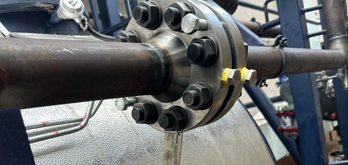Flanged flow element bolted into a process line with the İnkotek tag fitted