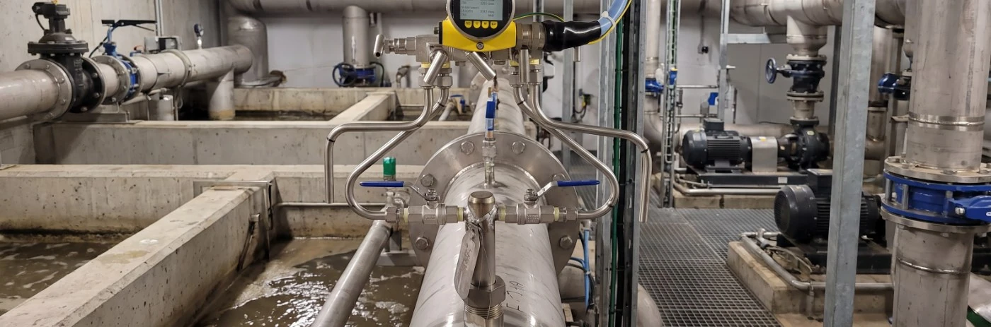 Averaging pitot tube with valve manifold and transmitter on a treated water main